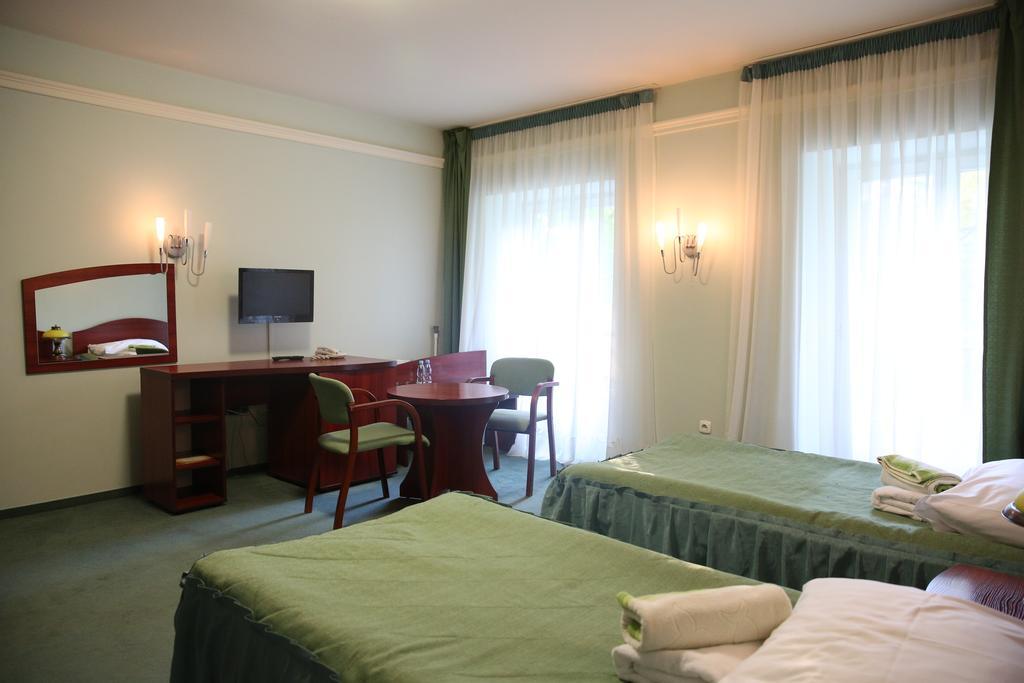 Roskosz Zespol Dworsko Parkowy Bed & Breakfast Biala Podlaska Ngoại thất bức ảnh