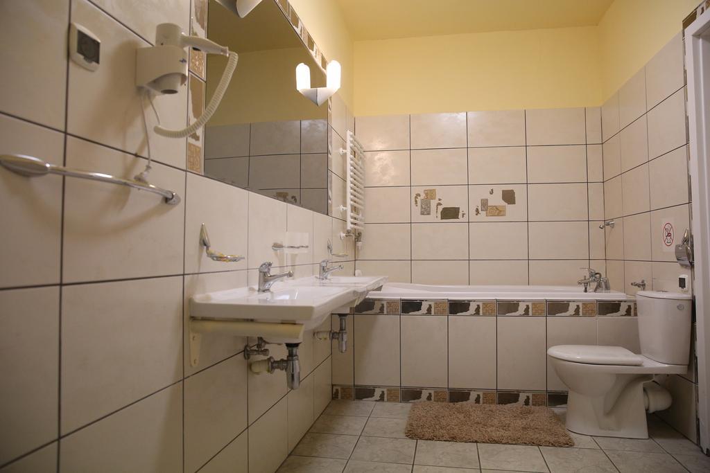 Roskosz Zespol Dworsko Parkowy Bed & Breakfast Biala Podlaska Ngoại thất bức ảnh