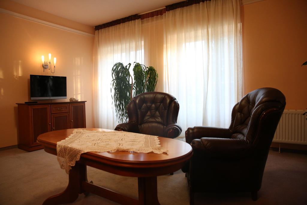 Roskosz Zespol Dworsko Parkowy Bed & Breakfast Biala Podlaska Ngoại thất bức ảnh